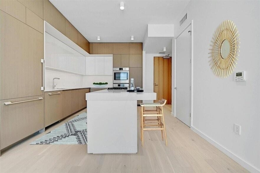 313 W 17th Street - Photo 11