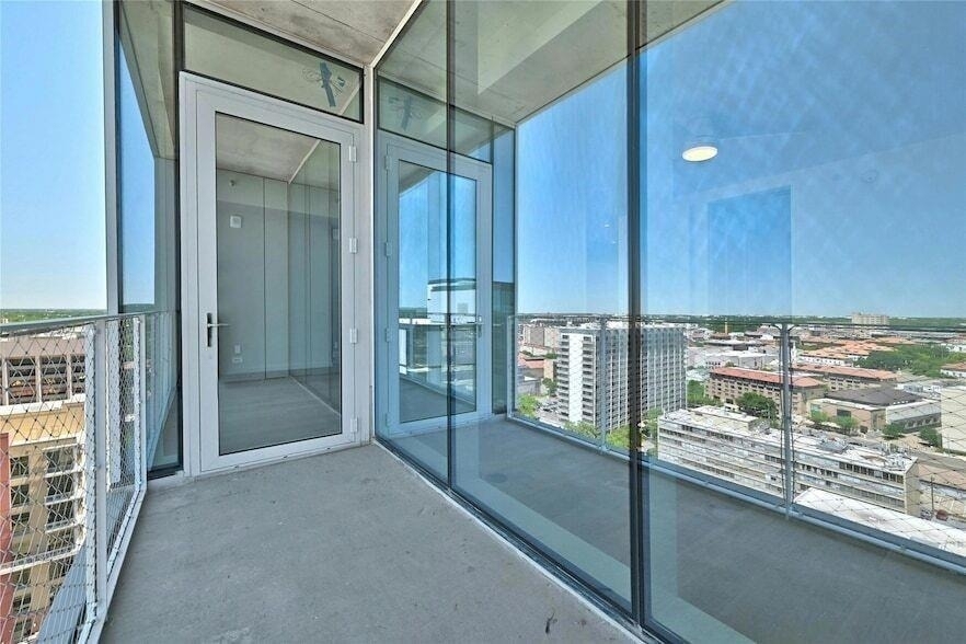 313 W 17th Street - Photo 15