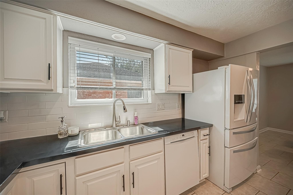 2607 Plymouth Rock Drive - Photo 12