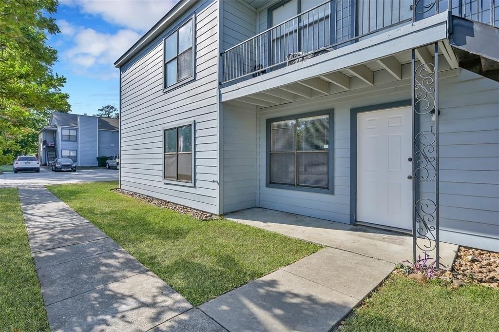 900 Holly Drive - Photo 0