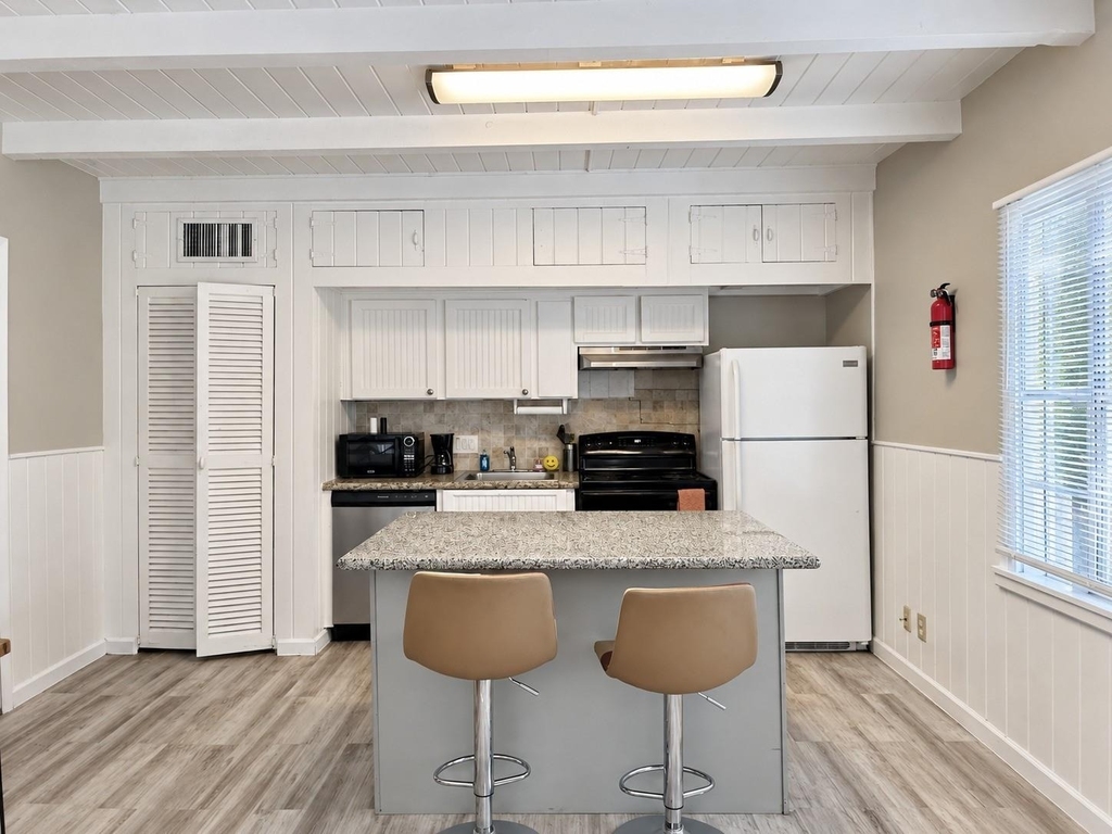 2347 Sheridan Street - Photo 5