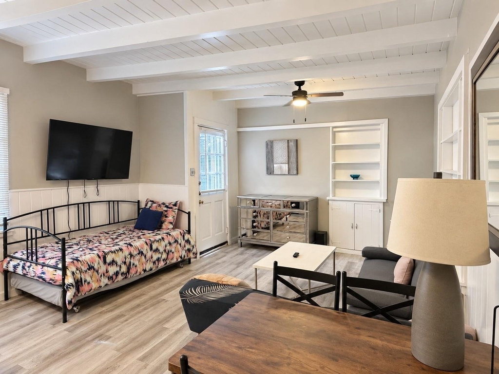 2347 Sheridan Street - Photo 3