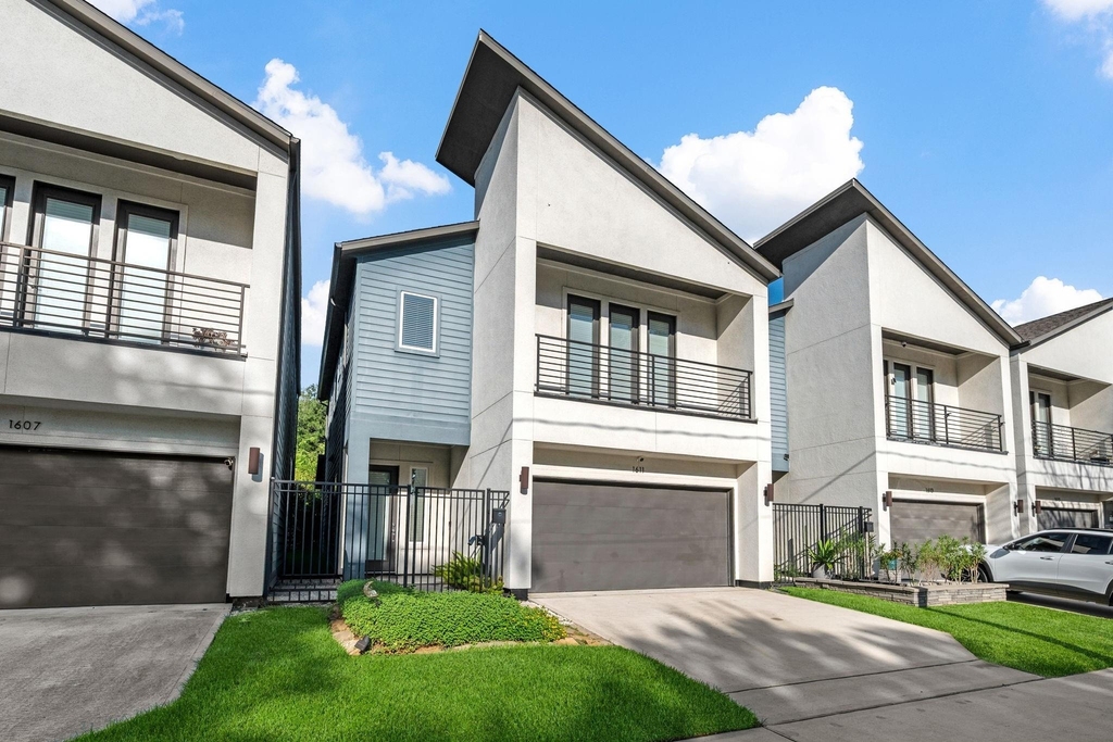 1611 Hardy Street - Photo 1