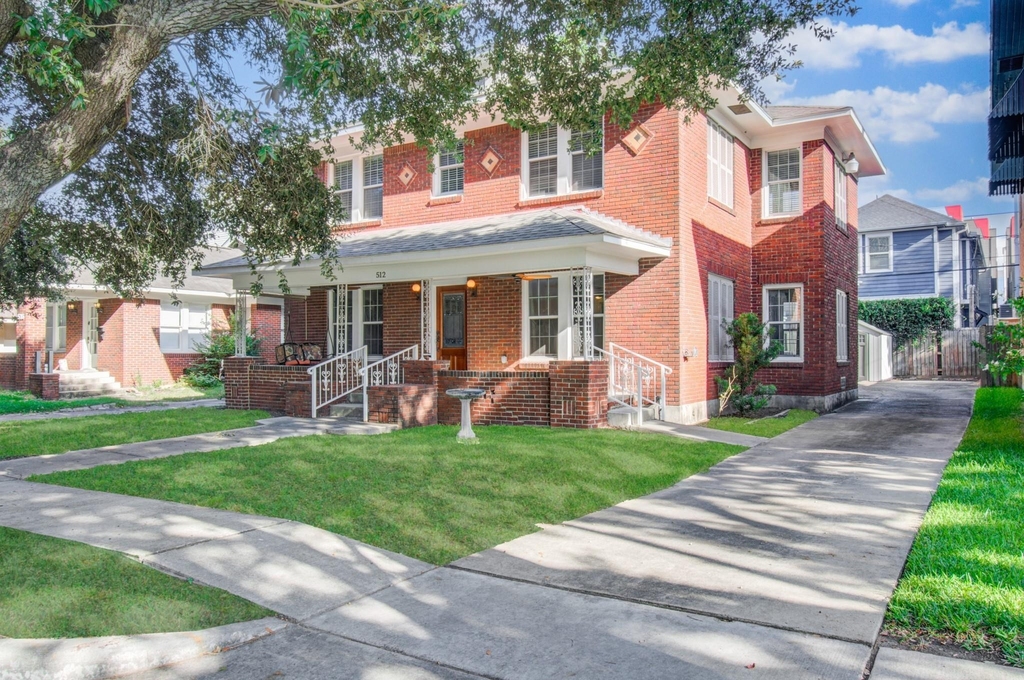 512 W Pierce Street - Photo 1