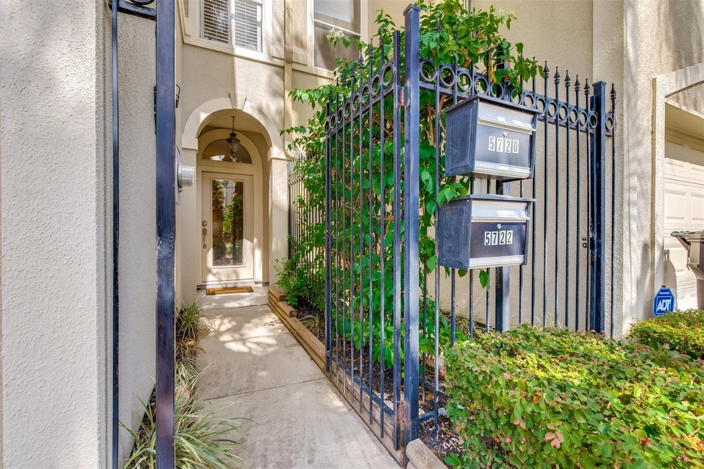 5722 Maxie Street - Photo 1