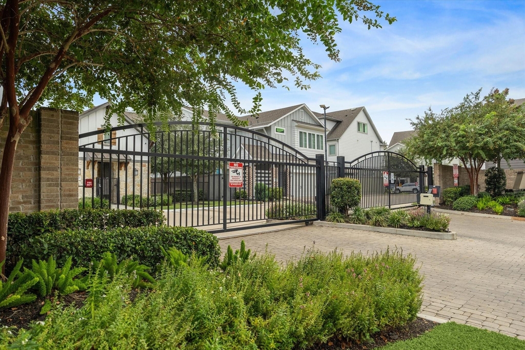 1415 Biondo Way - Photo 21