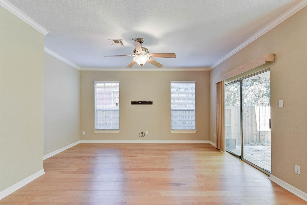 2919 Crest Park Drive - Photo 7