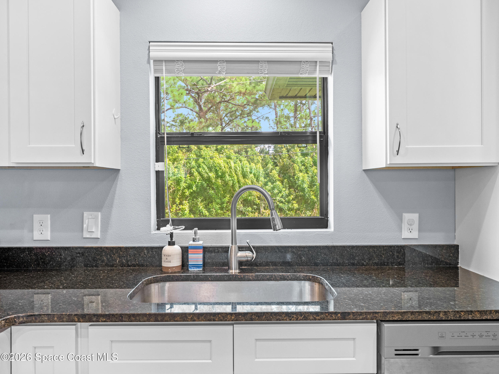 1677 Lizette Street Se - Photo 18