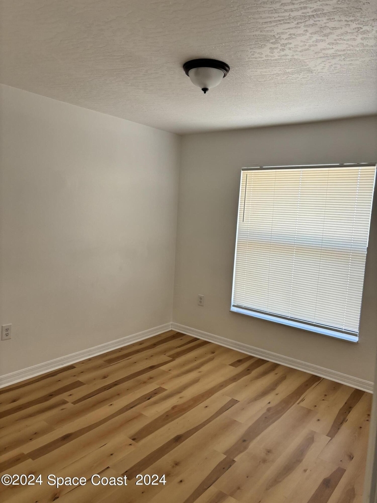 341 Mercury Avenue Se - Photo 4
