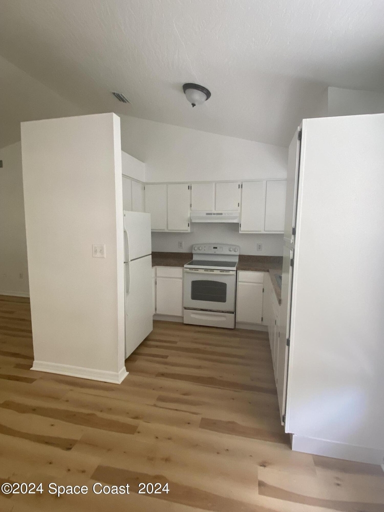 341 Mercury Avenue Se - Photo 2