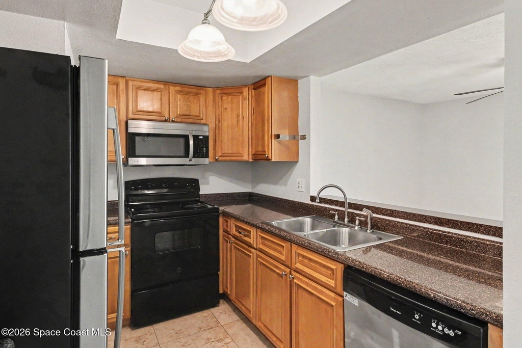 1066 Ellen Court - Photo 2