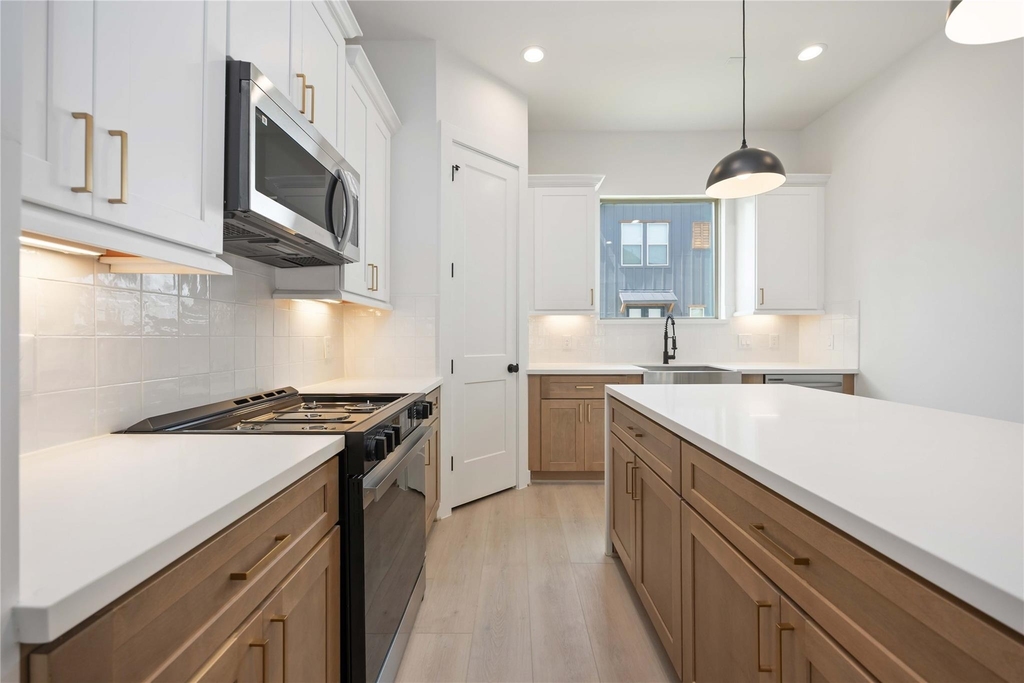 7807 Amelia Road - Photo 9