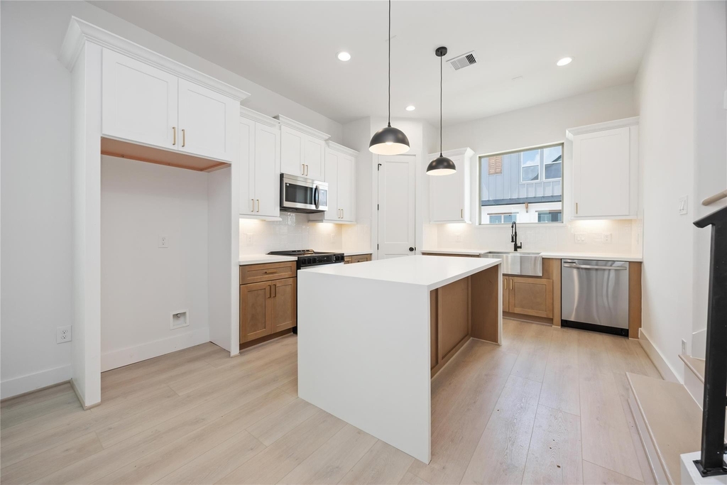 7807 Amelia Road - Photo 7