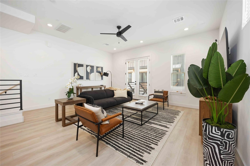 7807 Amelia Road - Photo 4