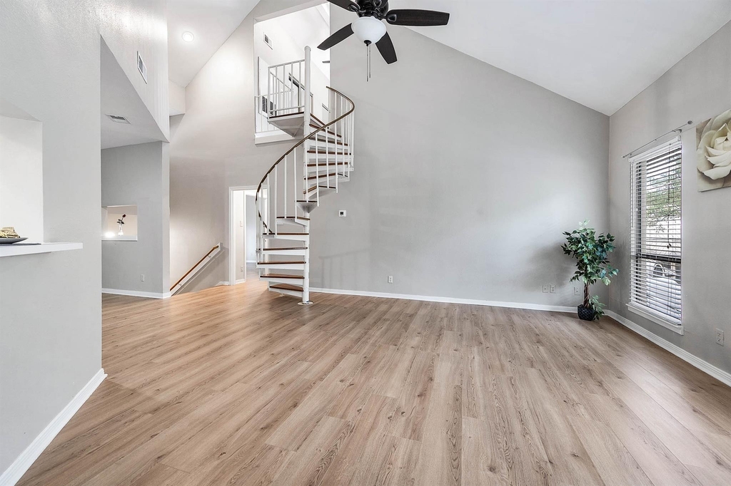 4144 Greystone Way - Photo 3