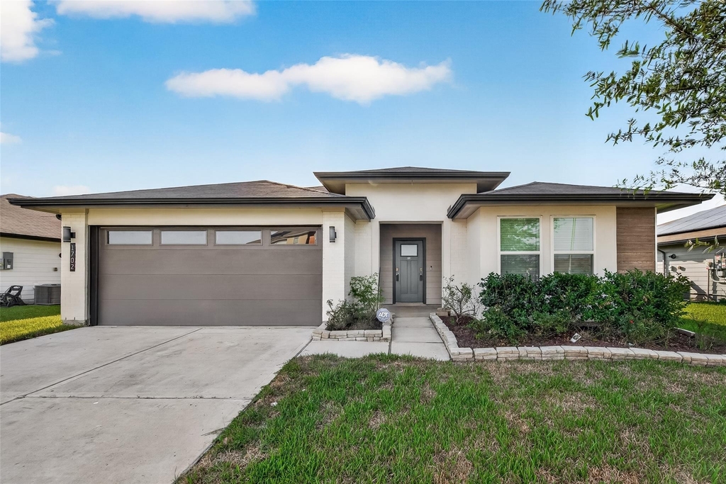 1702 Mountain Echo Drive - Photo 0