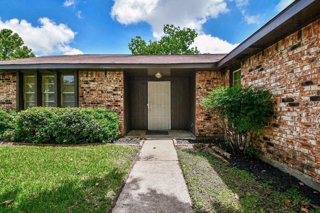 506 Dalewood Drive - Photo 1