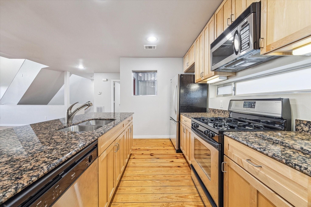 1306 Arthur Street - Photo 6