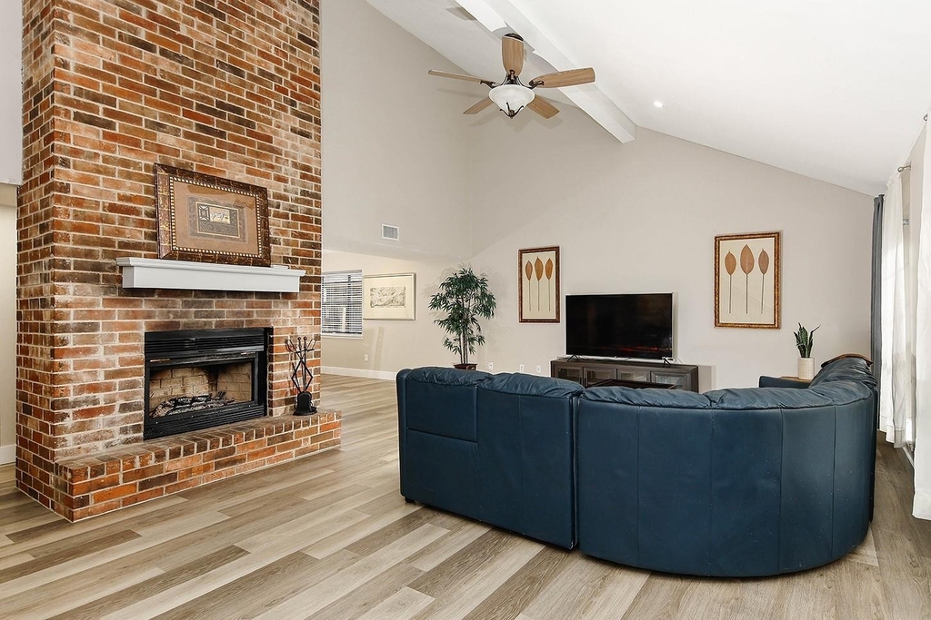 103 N Deerfoot Circle - Photo 2