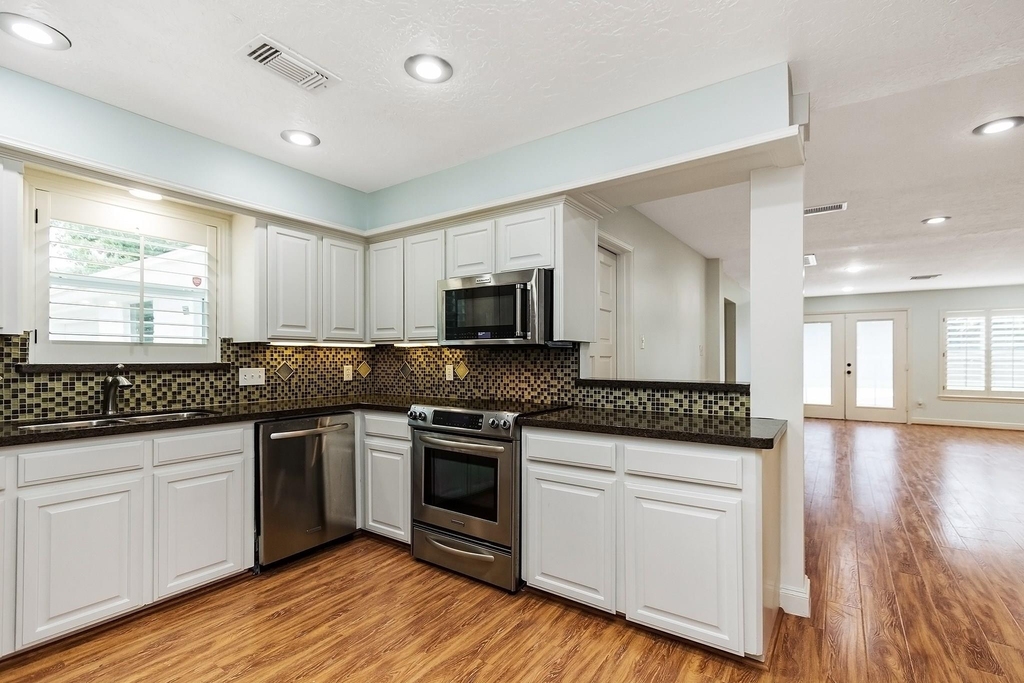 5511 Greentree Drive Drive - Photo 13