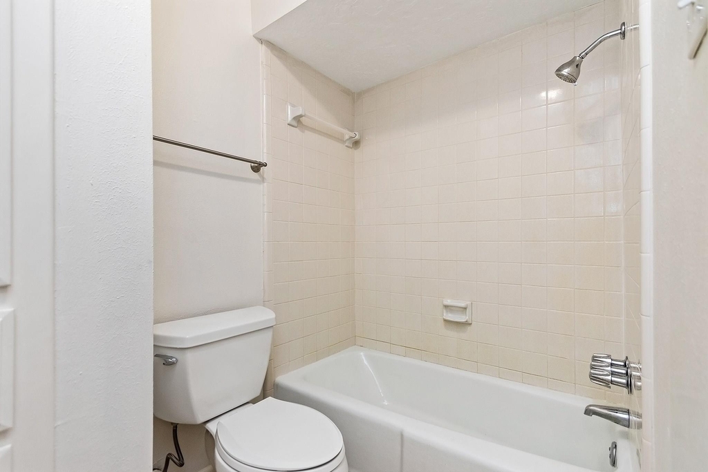 5511 Greentree Drive Drive - Photo 32