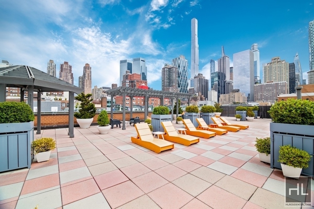 West 53rd Street - Photo 4