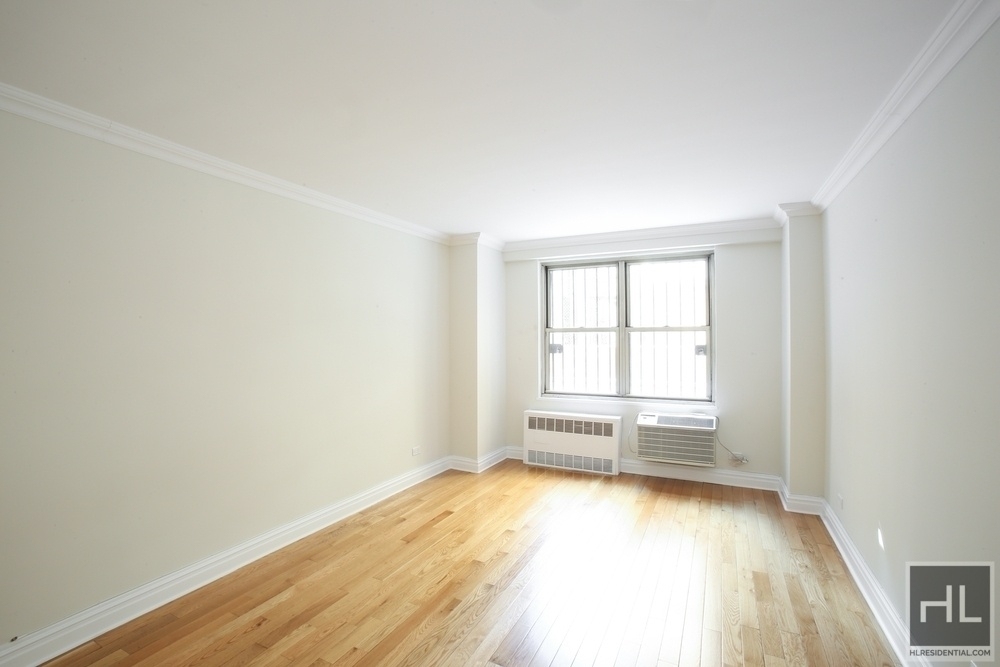 West 89th Street - Photo 0
