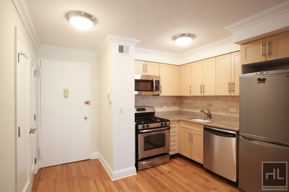 West 89th Street - Photo 2