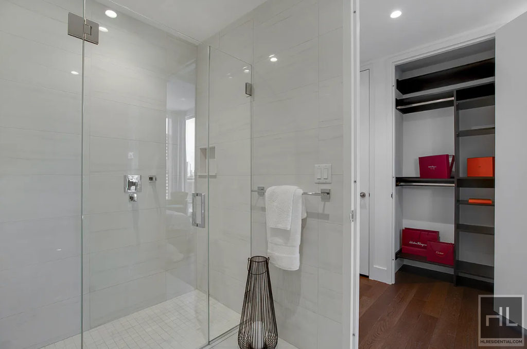 East 44th Street - Photo 2