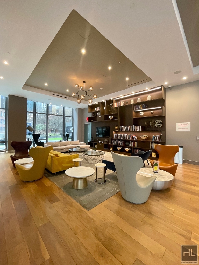 East 44th Street - Photo 13