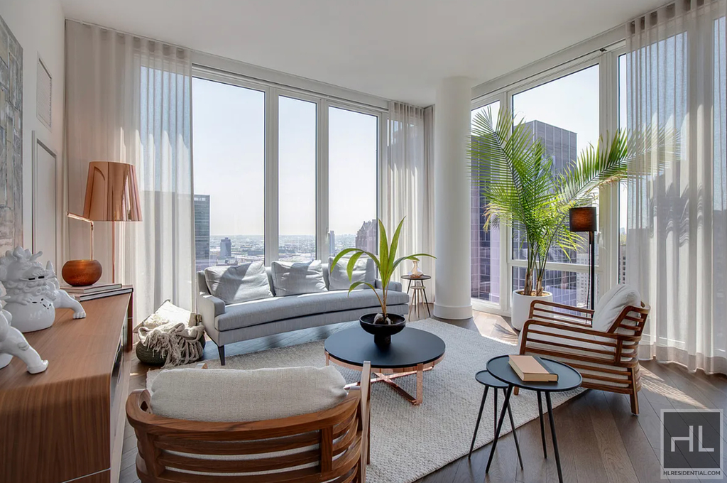 East 44th Street - Photo 6