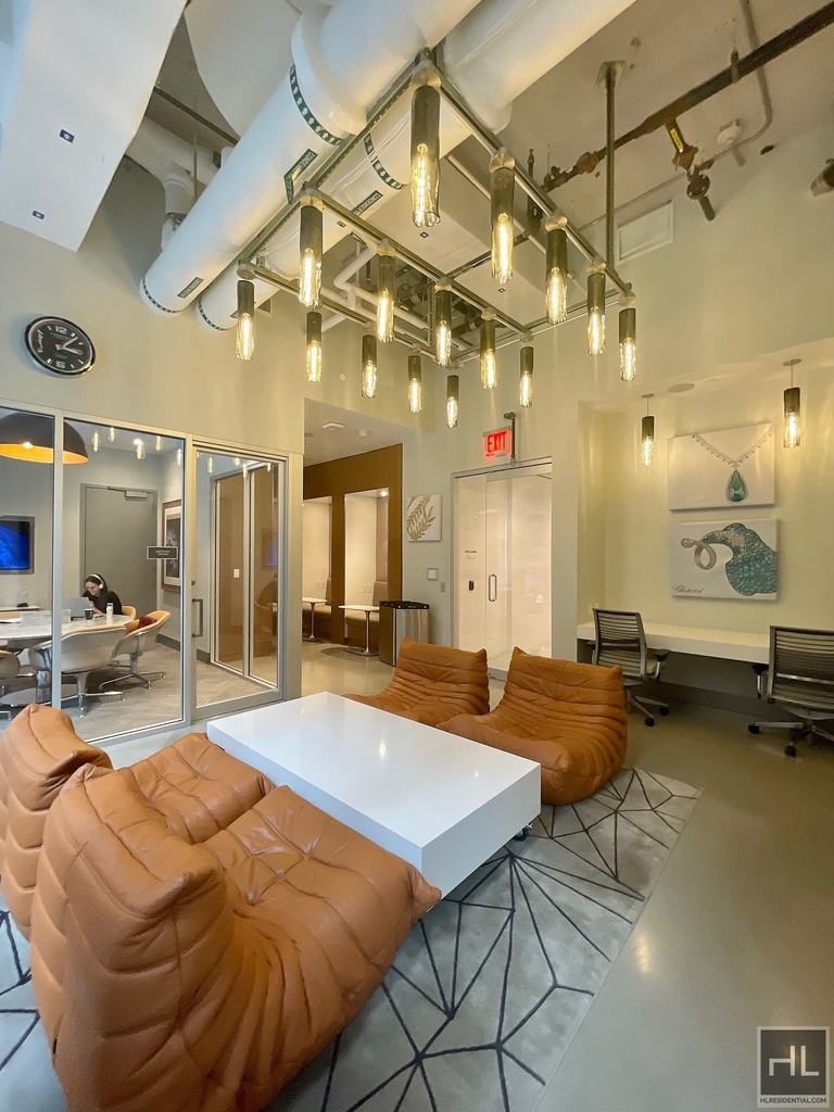 East 44th Street - Photo 14