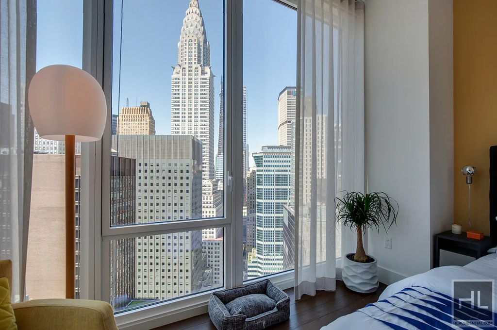 East 44th Street - Photo 9
