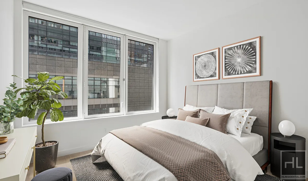 West 60th Street - Photo 2