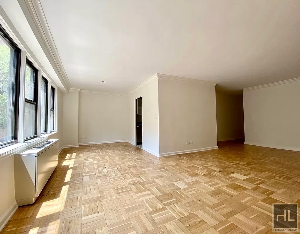 East 63 Street - Photo 2