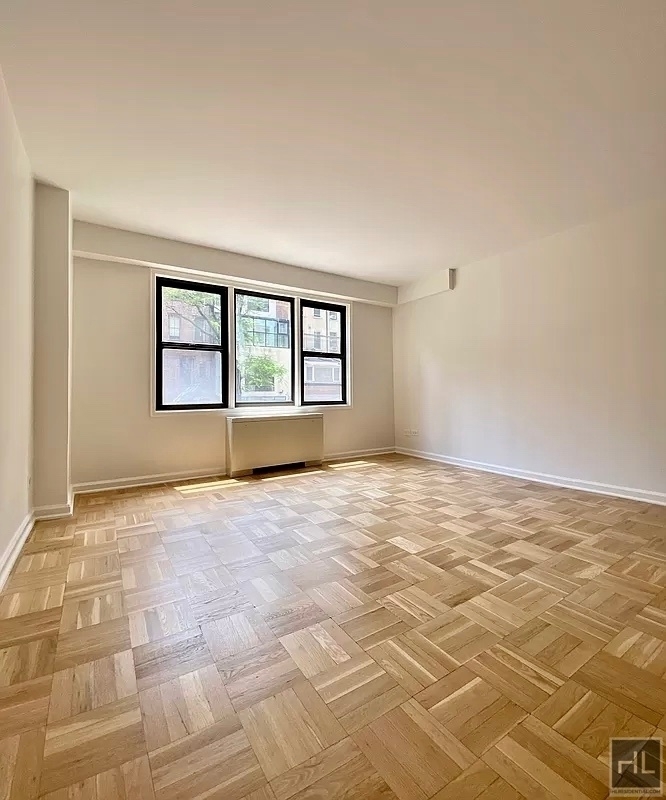East 63 Street - Photo 0