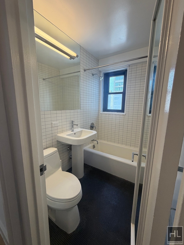 East 39th Street - Photo 3
