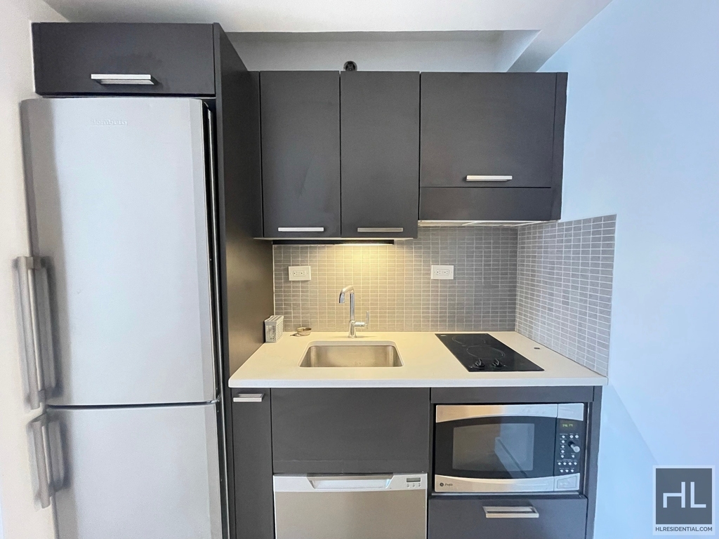 East 39th Street - Photo 4