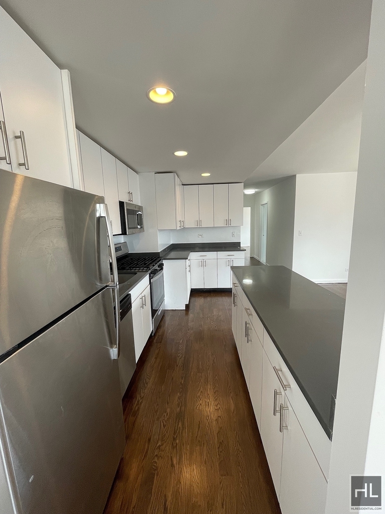 E 82 St - Photo 12