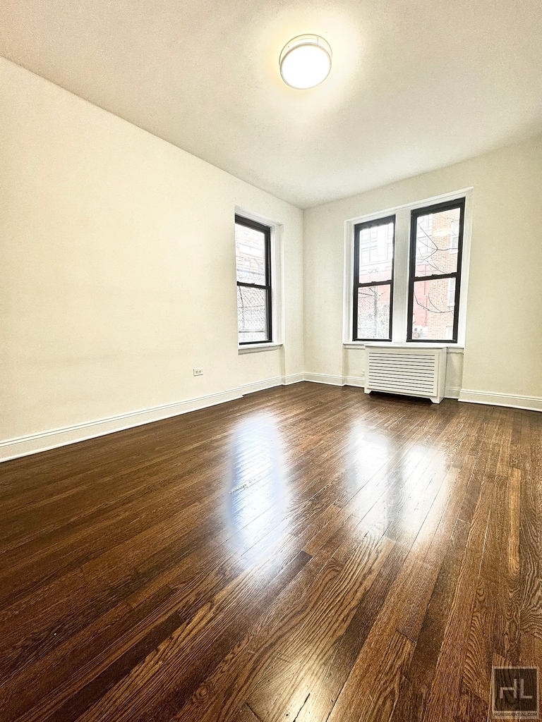 West 12 Street - Photo 5
