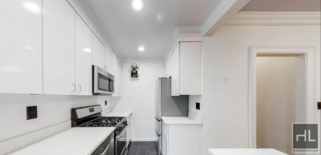West 12 Street - Photo 1