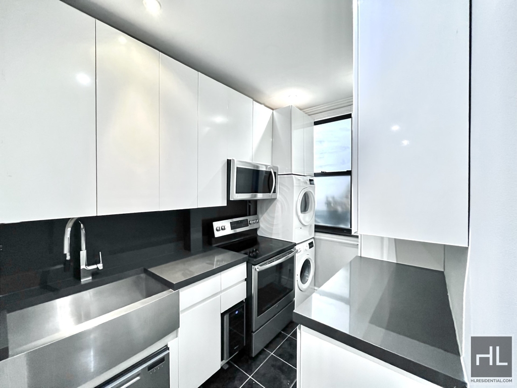 East 23 Street - Photo 3