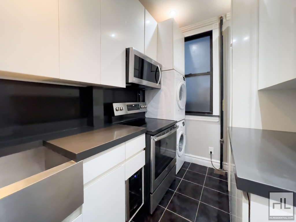 East 23 Street - Photo 5