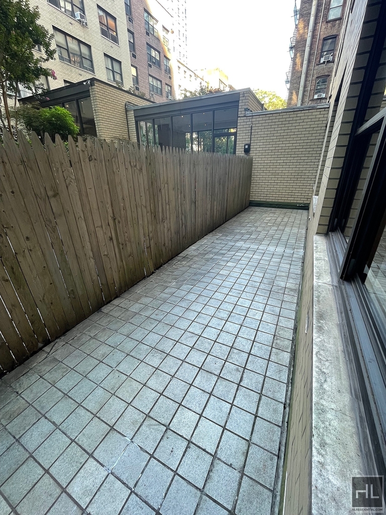 East 49 Street - Photo 7
