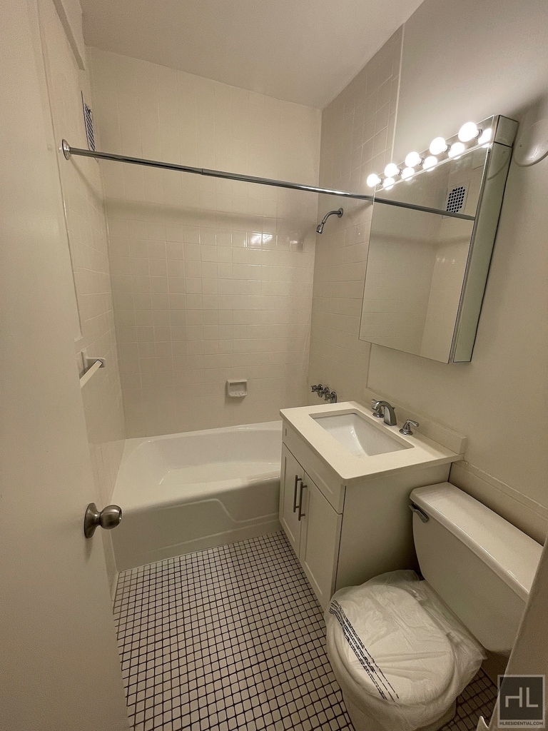 East 49 Street - Photo 6