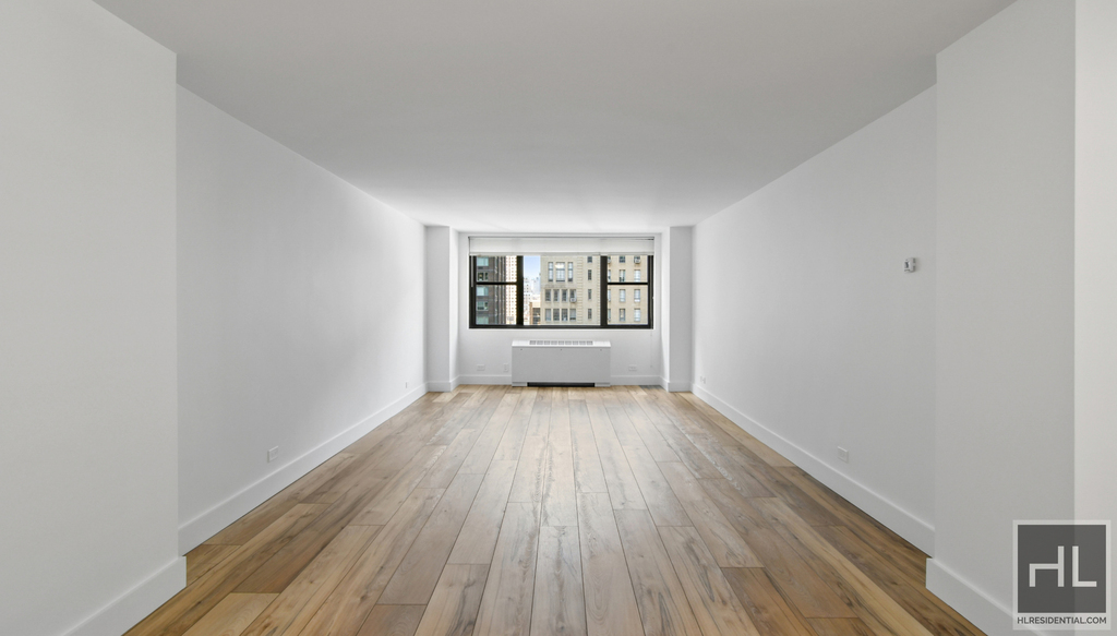 W 58th St - Photo 3