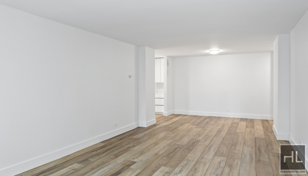 W 58th St - Photo 2