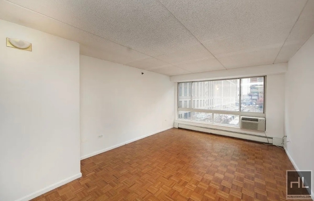 West 30 Street - Photo 2
