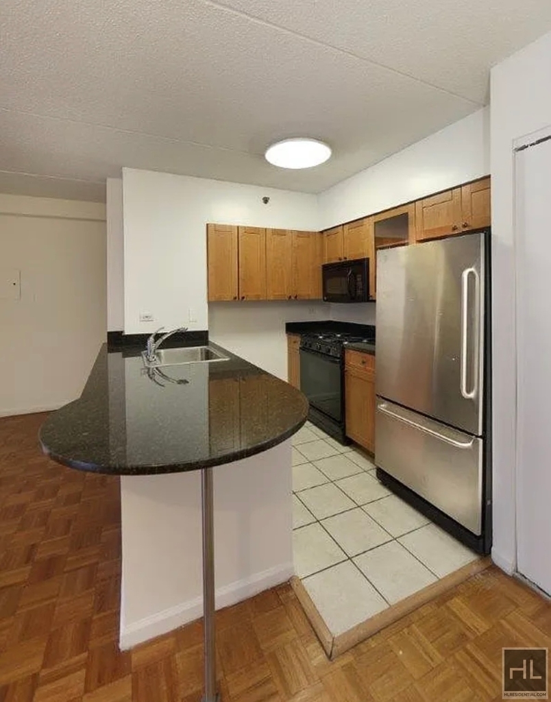 West 30 Street - Photo 1