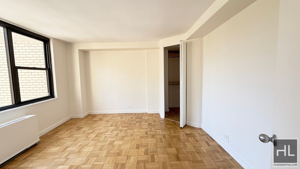 East 49 Street - Photo 3